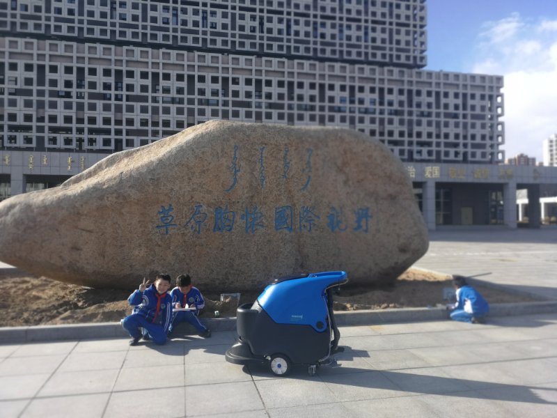 洗地機在校園操場的應用案例視頻