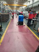 國內(nèi)某加工廠購買耐潔思洗地機塵推車